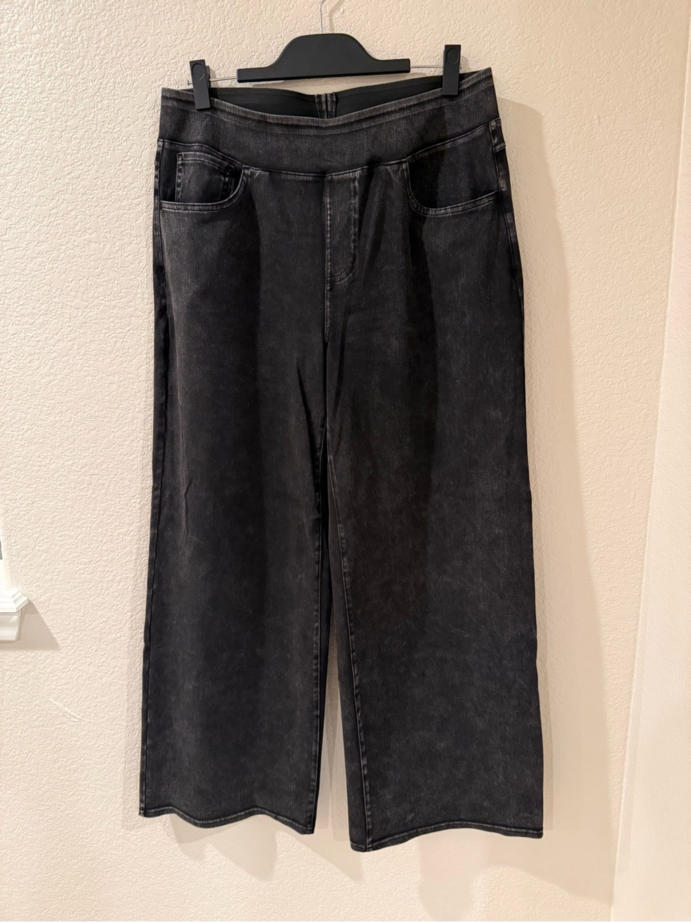 Women’s Wide-Leg Black Washed Jeggings